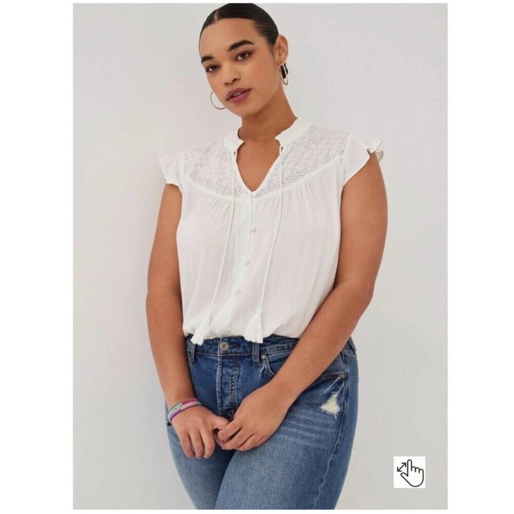 Torrid White Top Plus Size 1 (1X) Cap Sleeve Button Down Rayon Crochet Front Tie